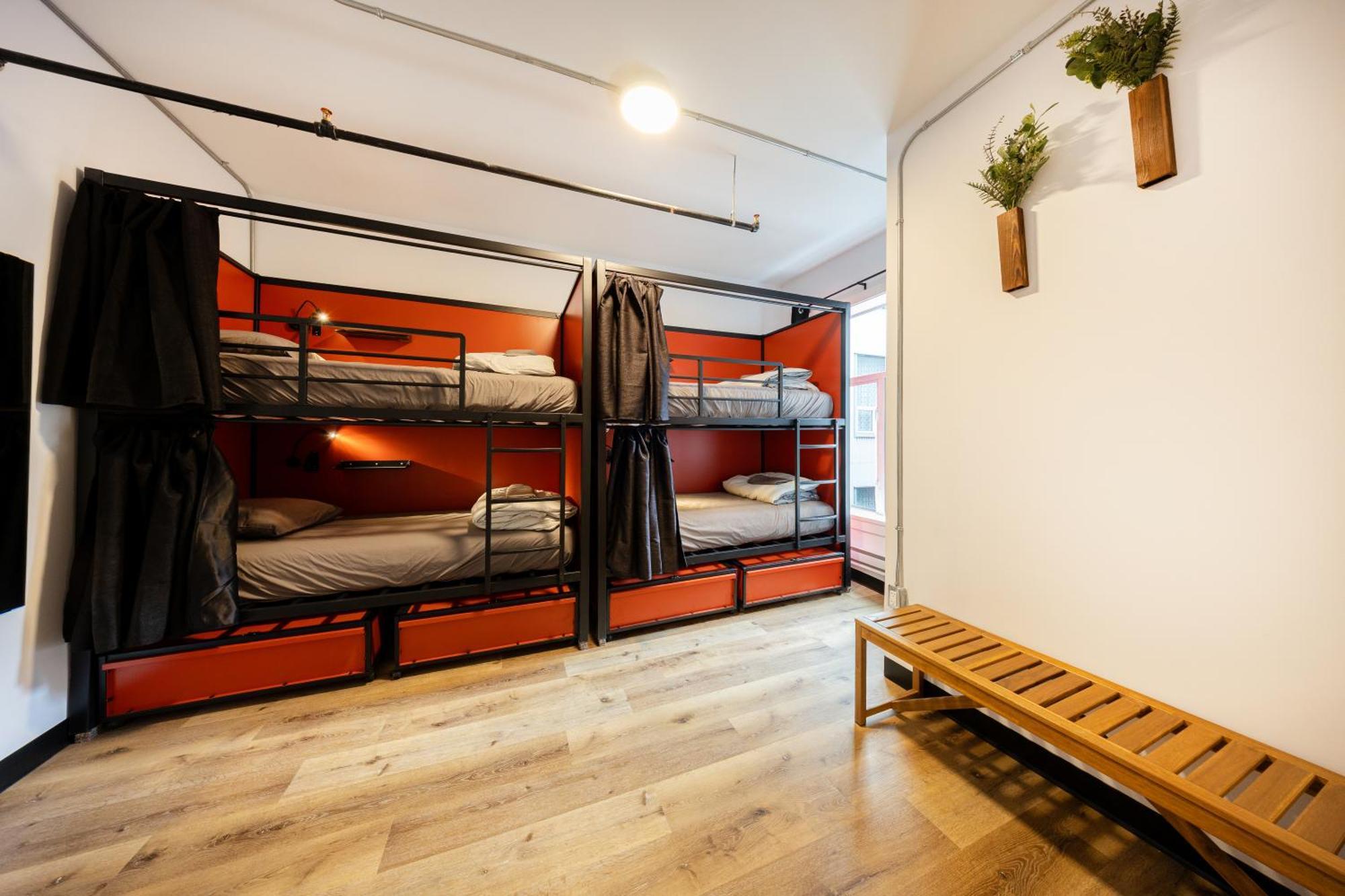 2 Beds 8-Bed Dorm